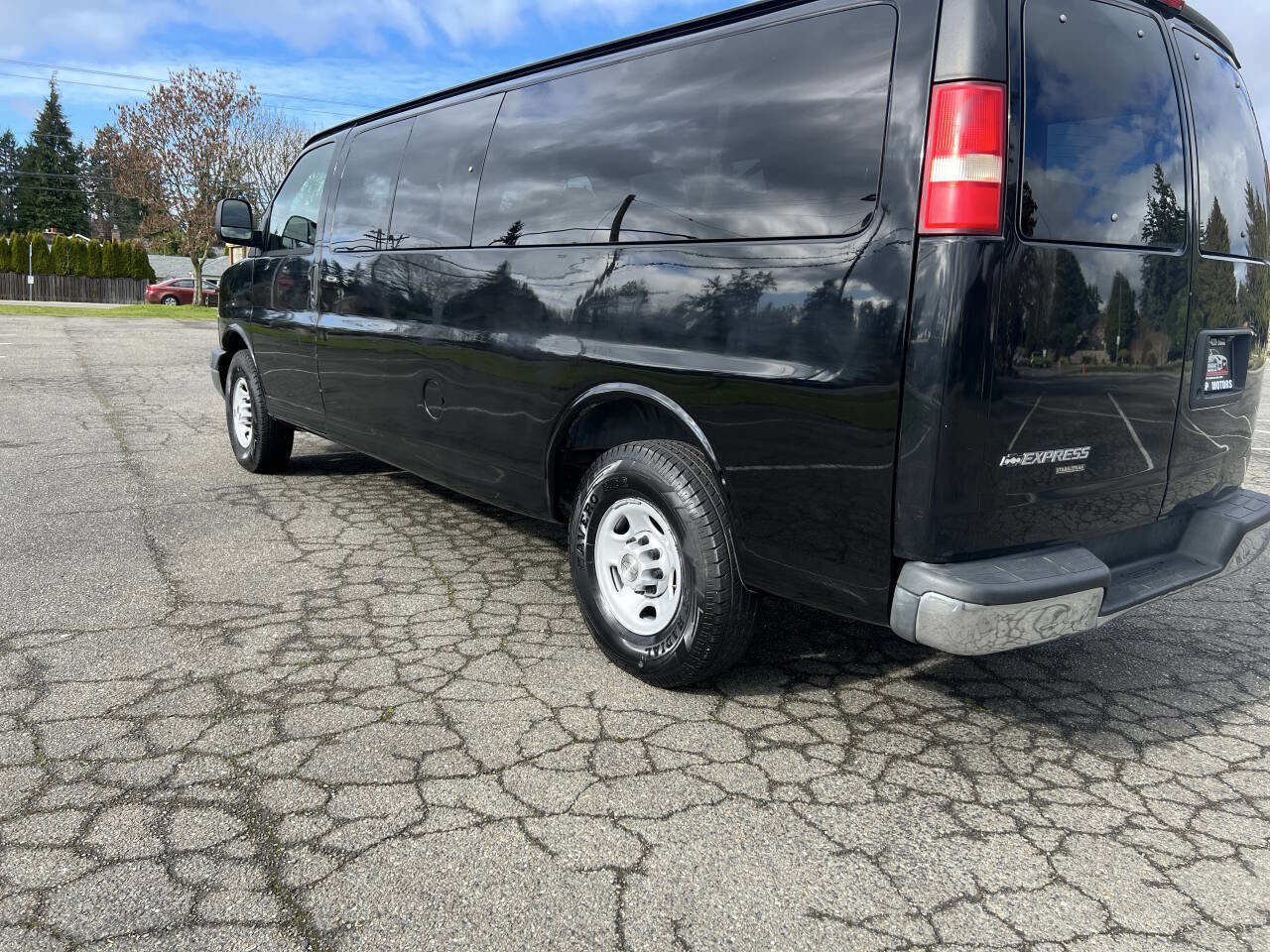 Used 2009 Chevrolet Express 3500 LS w/ Power Package image 7