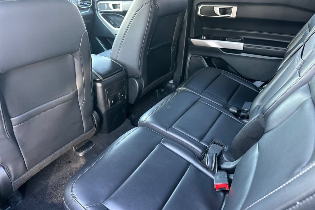 Certified 2023 Ford Explorer XLT w/ Equipment Group 202A RWD image 15