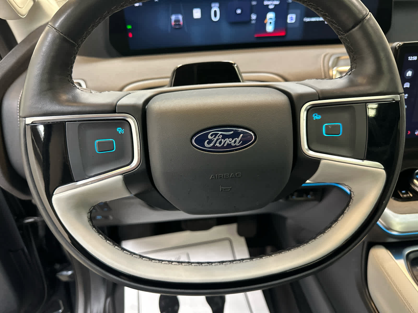 Used 2025 Ford Expedition Platinum image 14