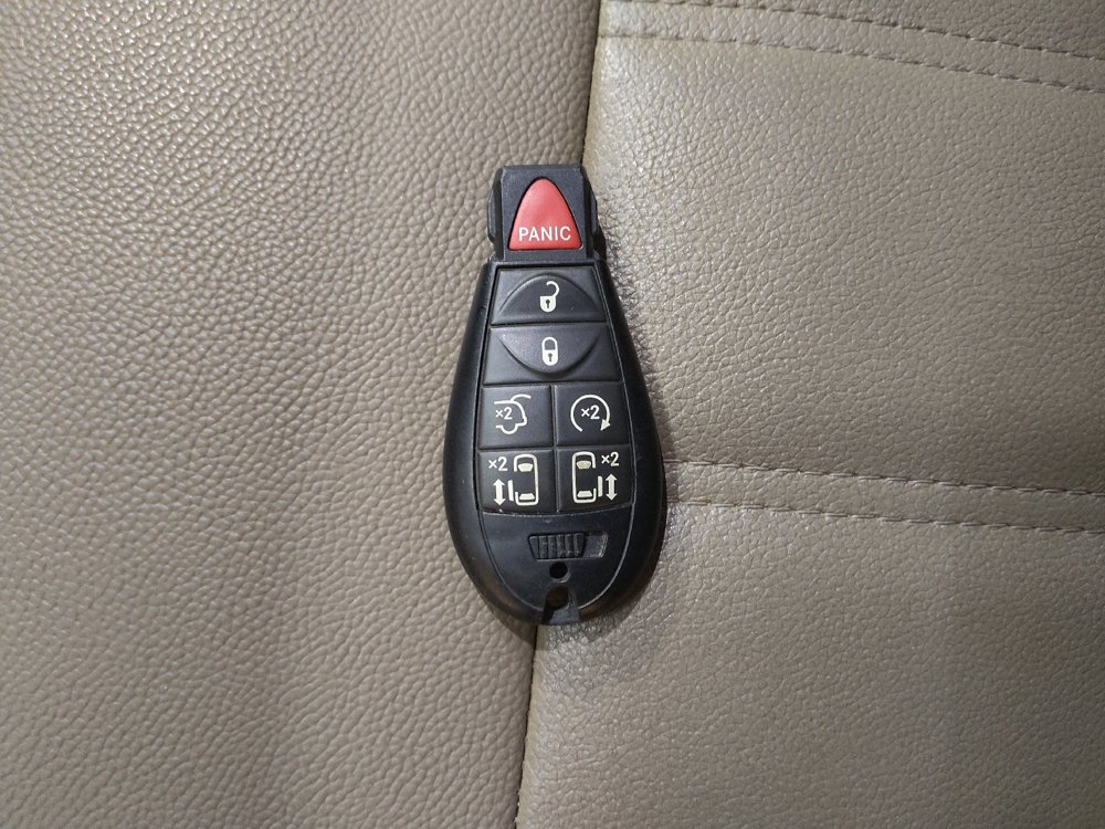 Used 2015 Chrysler Town & Country Touring w/ Driver Convenience Group FWD image 32