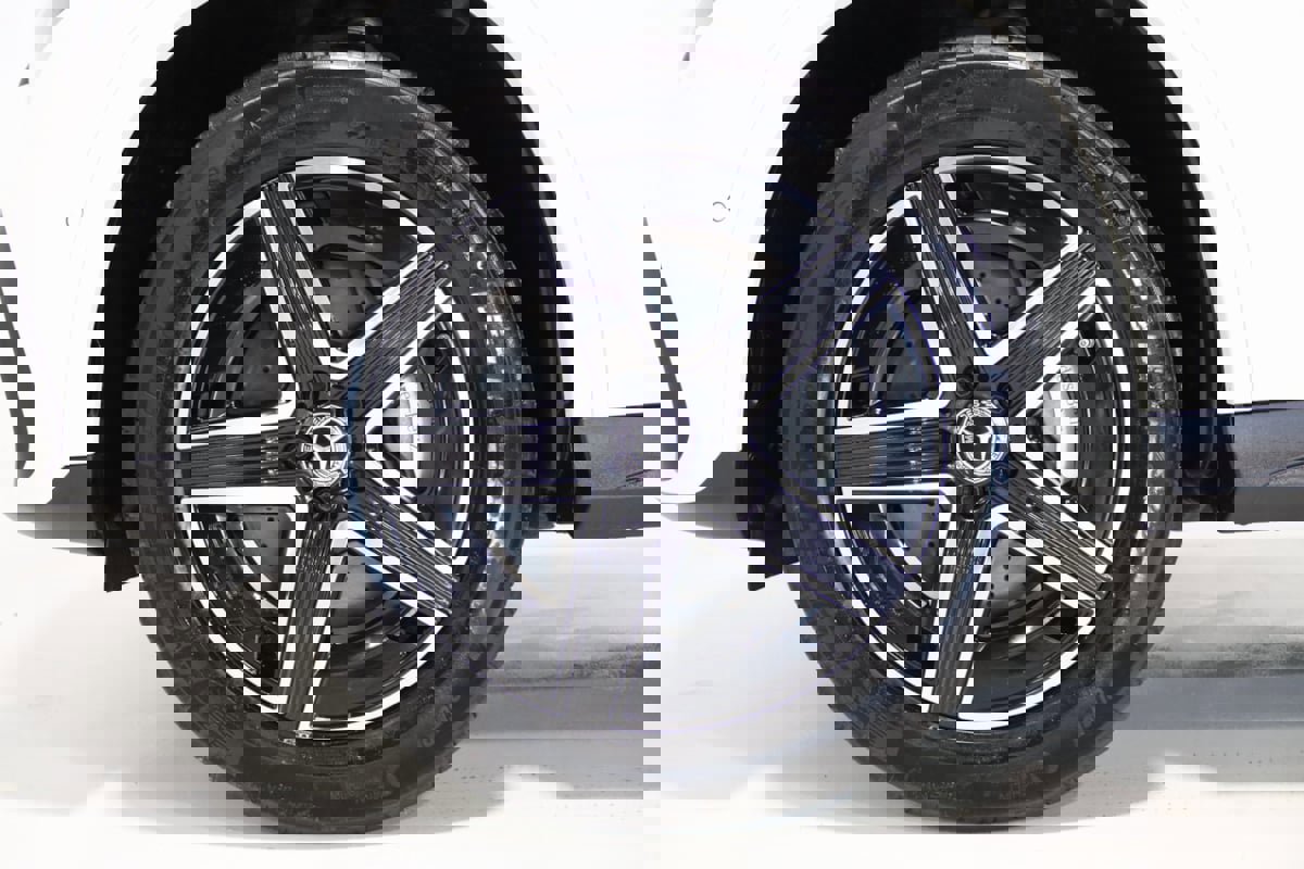 Used 2025 Mercedes-Benz GLC 300 4MATIC Coupe image 91