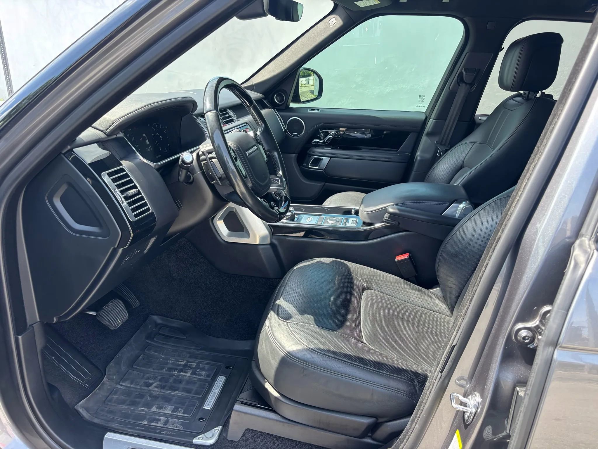 Used 2019 Land Rover Range Rover Supercharged image 8