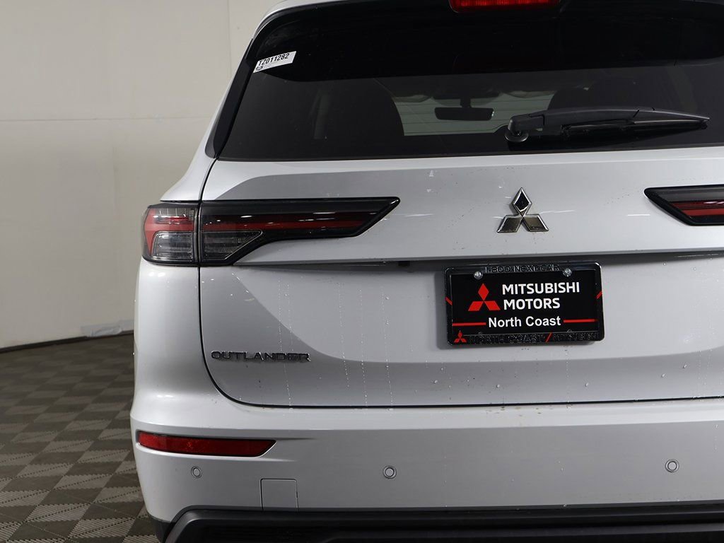 New 2026 Mitsubishi Outlander ES AWD/4WD image 14