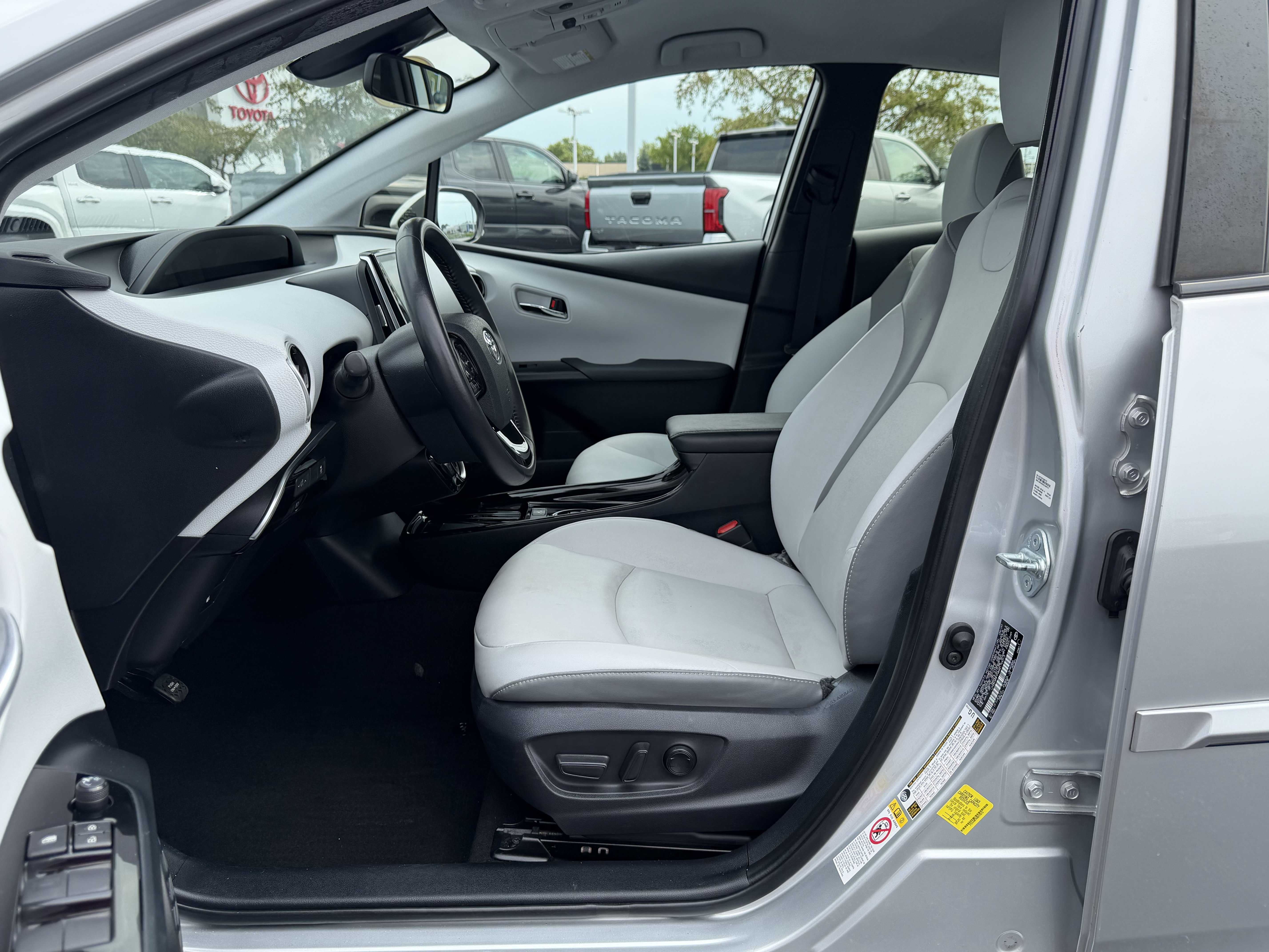 Used 2021 Toyota Prius Prime XLE FWD image 14