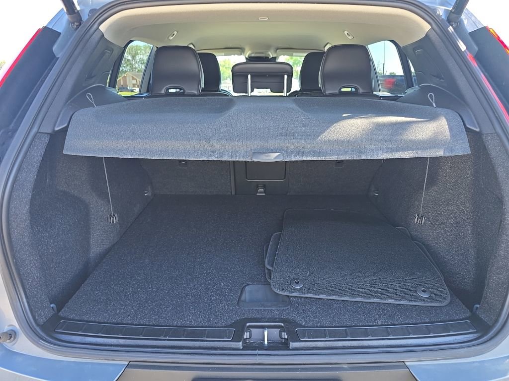 Used 2021 Volvo XC40 T5 Momentum image 25