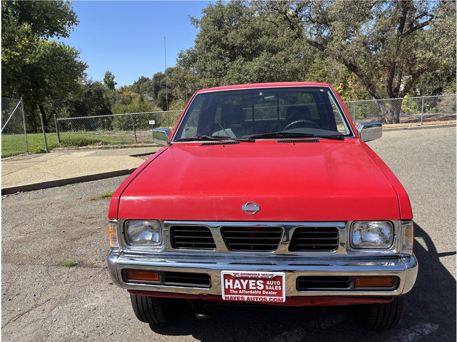 Used 1995 Nissan Pickup XE AWD/4WD image 3