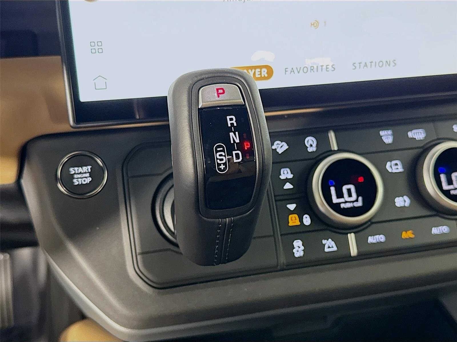 New 2026 Land Rover Defender 110 X-Dynamic SE AWD/4WD image 19