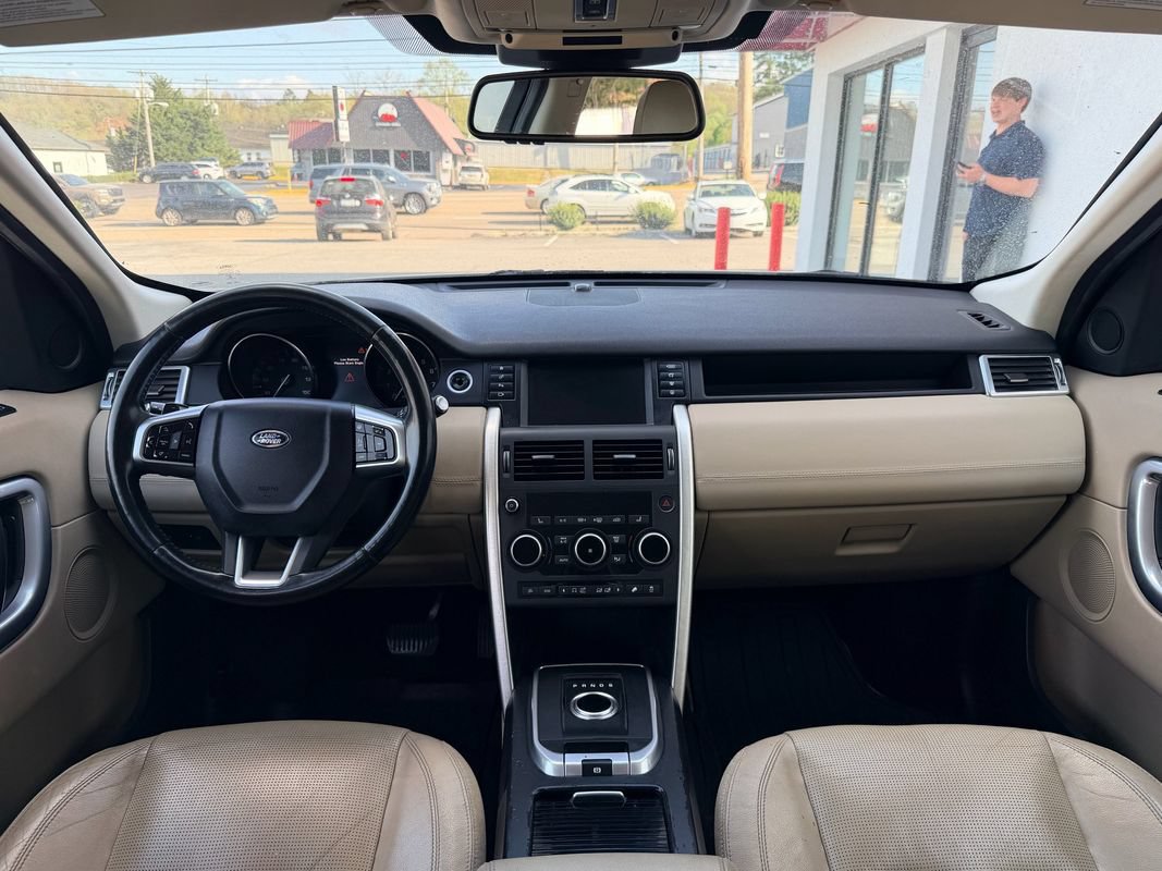 Used 2016 Land Rover Discovery Sport HSE AWD/4WD image 18