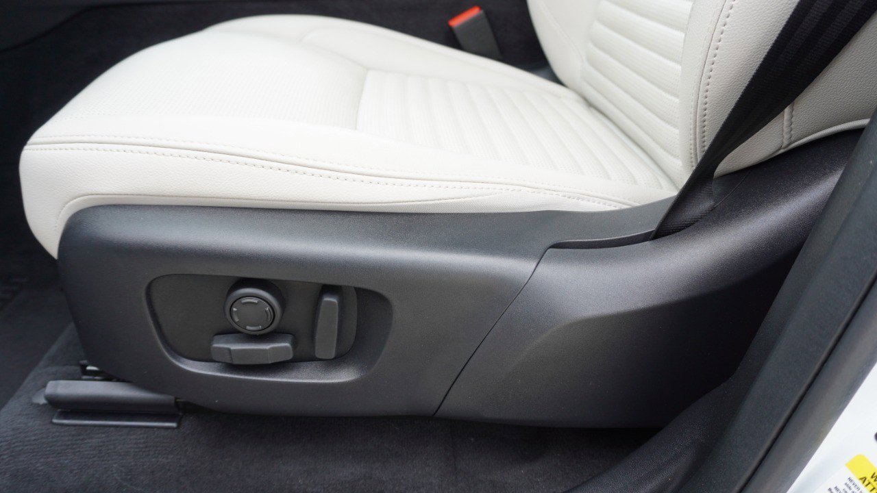 Used 2025 Land Rover Discovery Sport S image 22