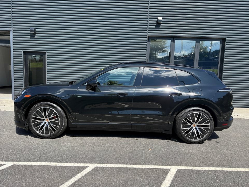 New 2026 Porsche Cayenne S AWD/4WD image 2