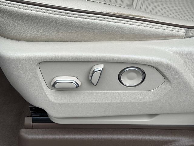 Used 2024 GMC Yukon Denali w/ Advanced Technology Package image 30