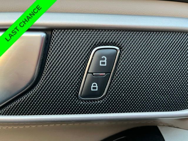 Used 2022 Ford Explorer XLT w/ Equipment Group 202A image 11