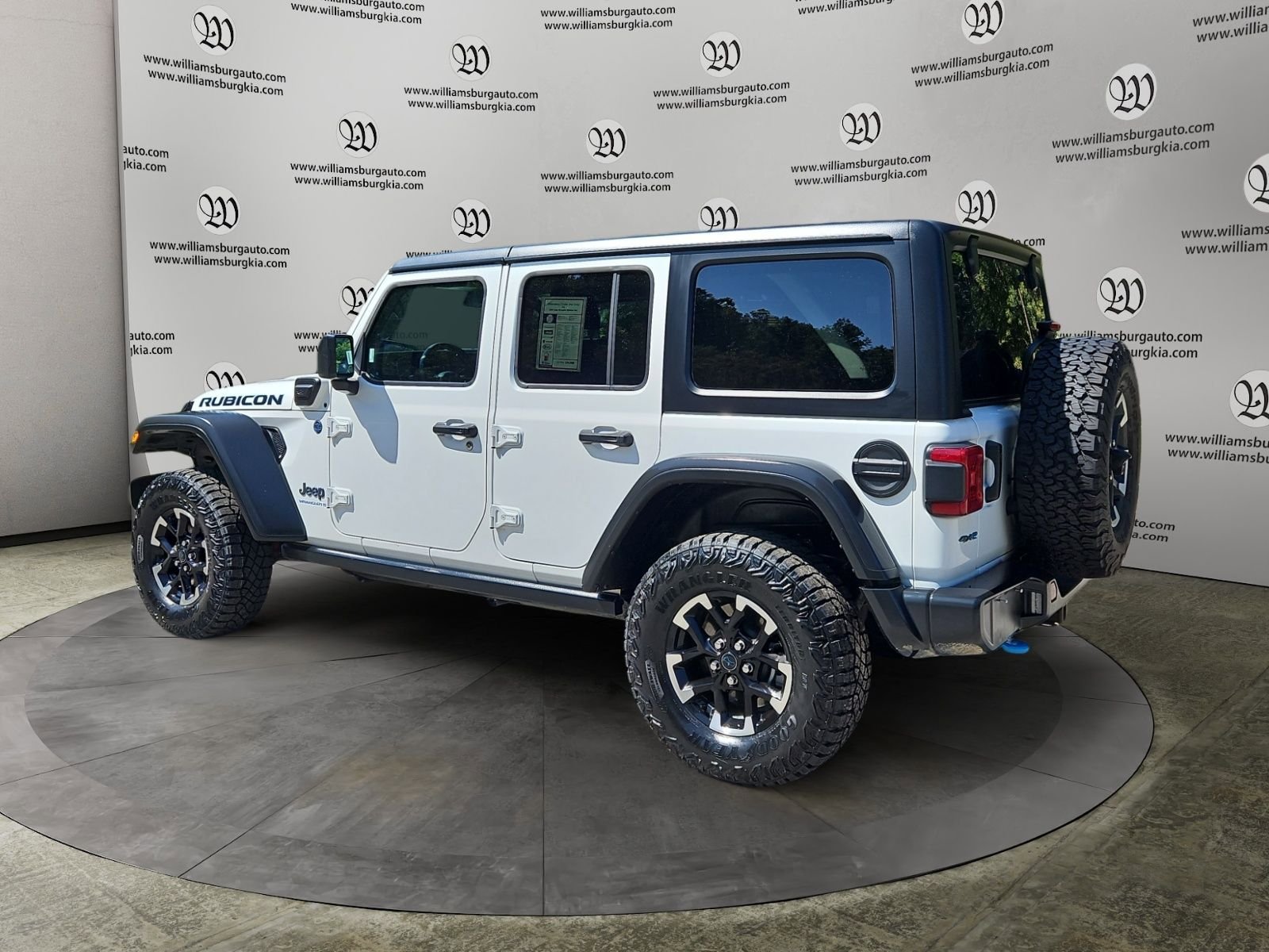 Used 2024 Jeep Wrangler Unlimited Rubicon 4xe image 3