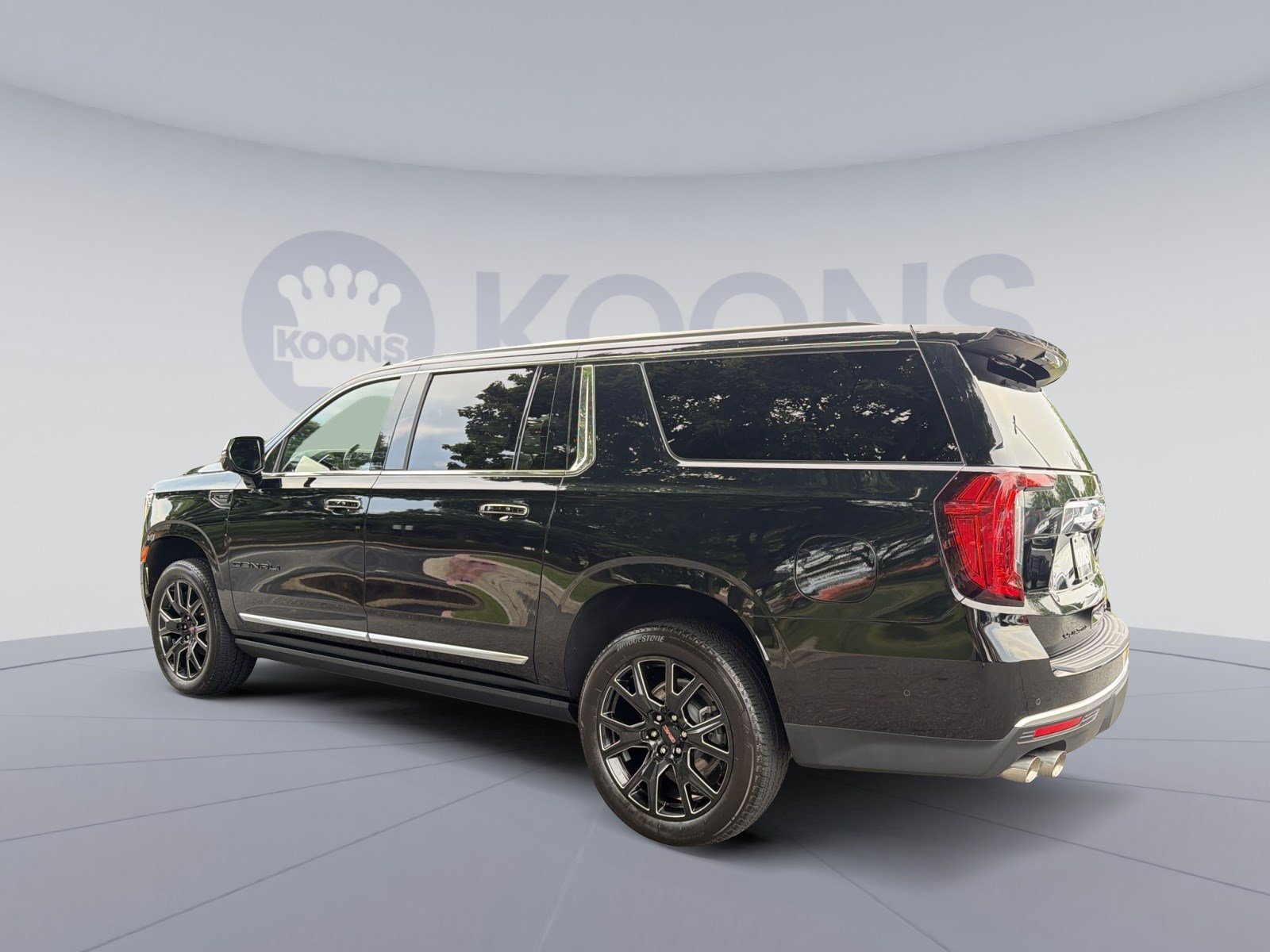 Used 2024 GMC Yukon XL Denali w/ Denali Reserve Package AWD/4WD image 4