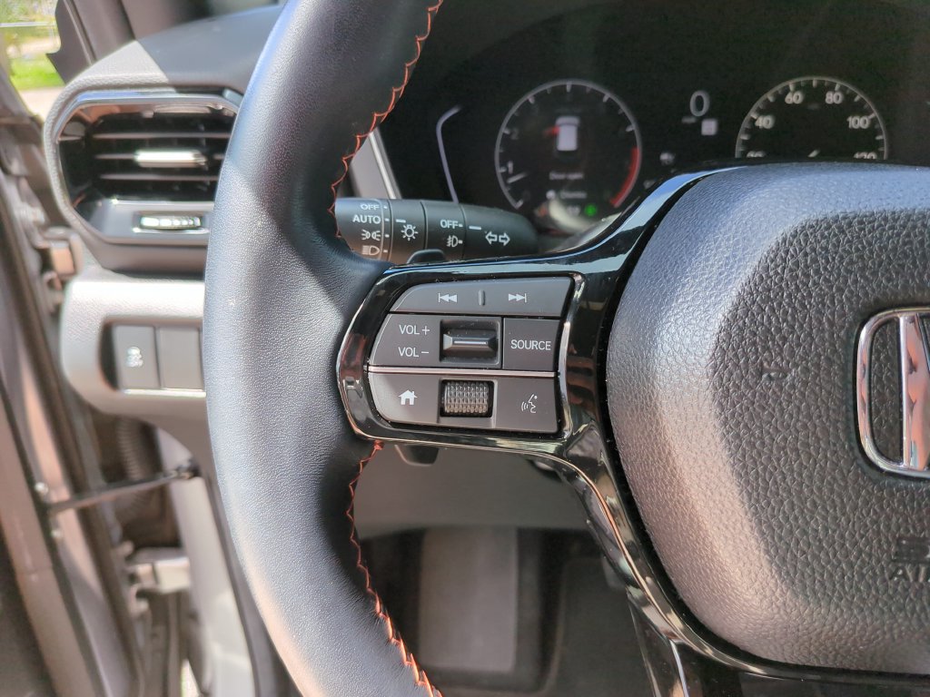 Used 2025 Honda Pilot Sport image 32