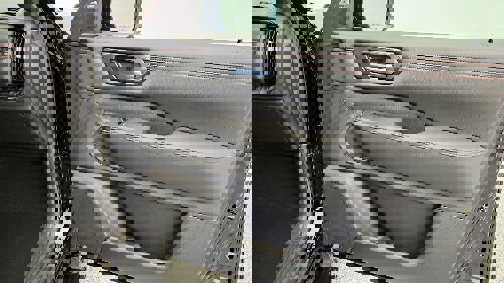 Used 2025 Nissan Armada PRO-4X w/ Pro-4X Premium Package image 27