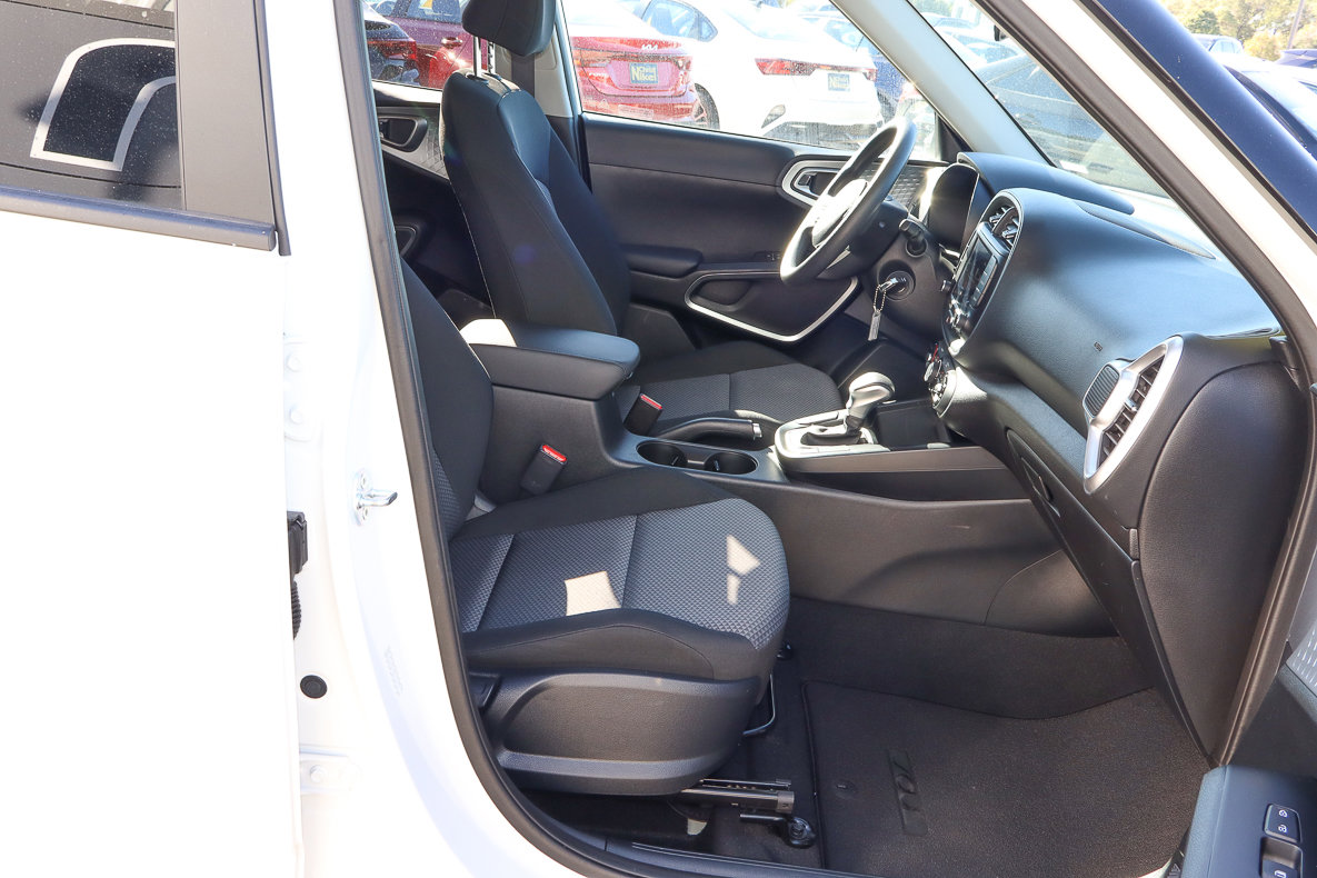 Used 2024 Kia Soul LX w/ Option Group 015 image 22