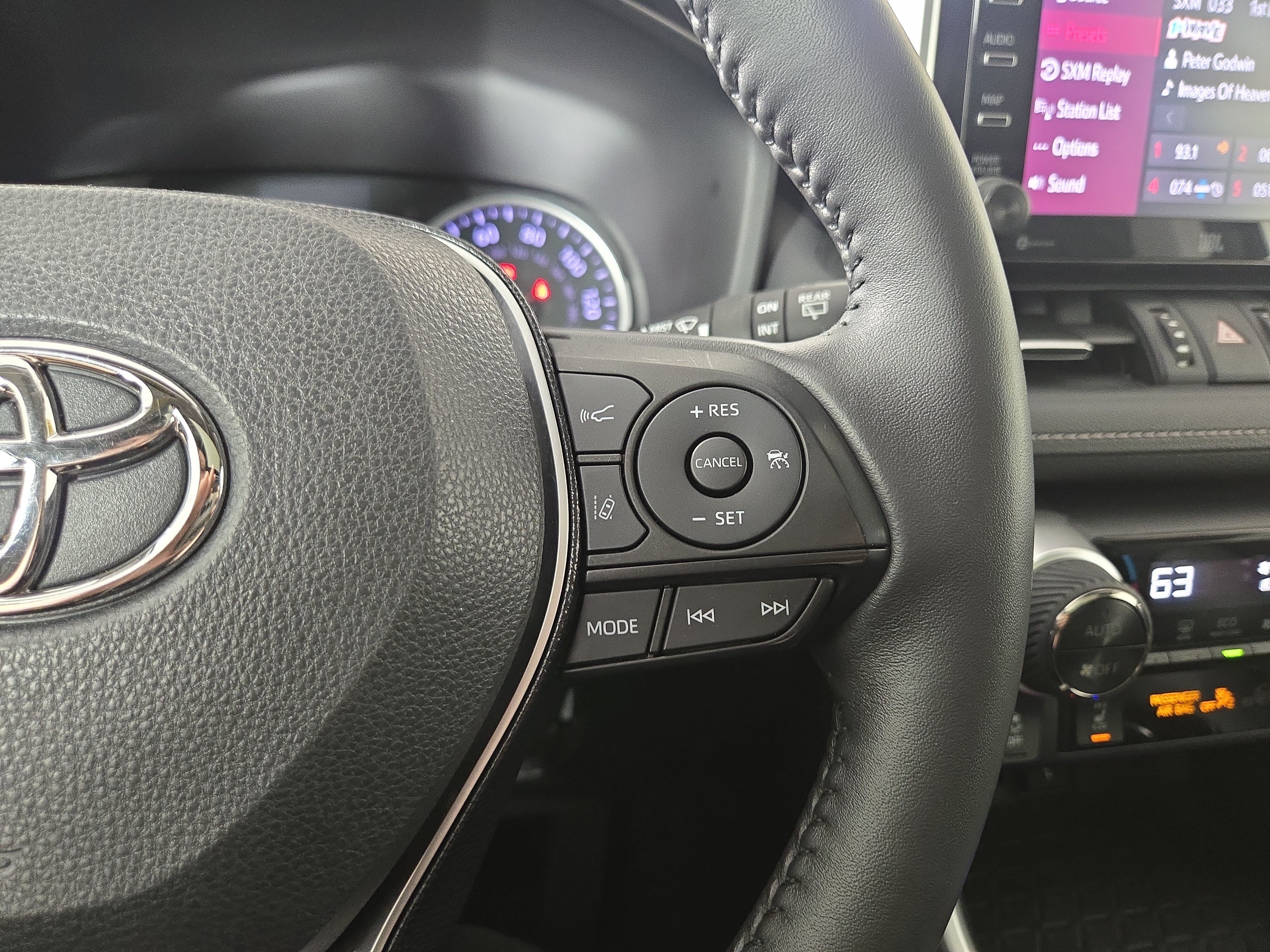 Used 2021 Toyota RAV4 XLE Premium AWD/4WD image 16