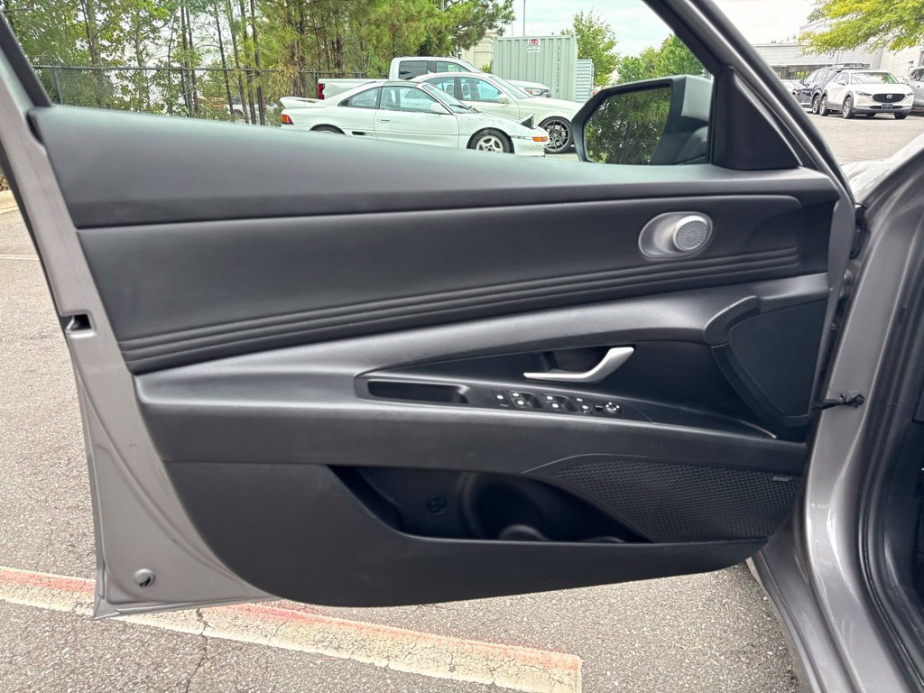 Used 2024 Hyundai Elantra Limited FWD image 16