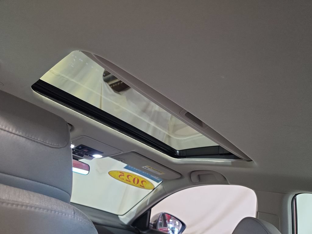 Used 2025 Honda Accord SE image 16