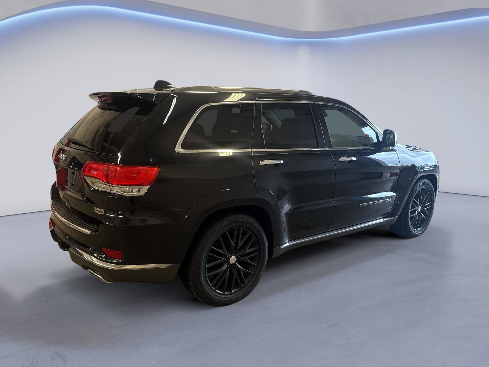 Used 2017 Jeep Grand Cherokee Summit AWD/4WD image 8