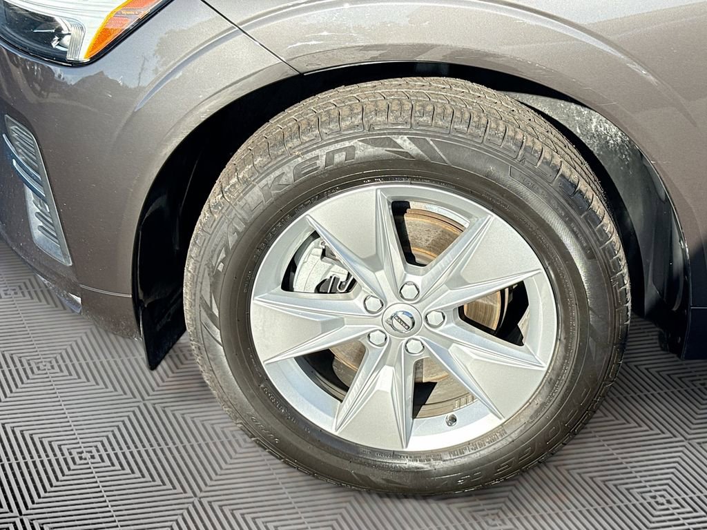 Used 2022 Volvo XC60 B5 Momentum image 35