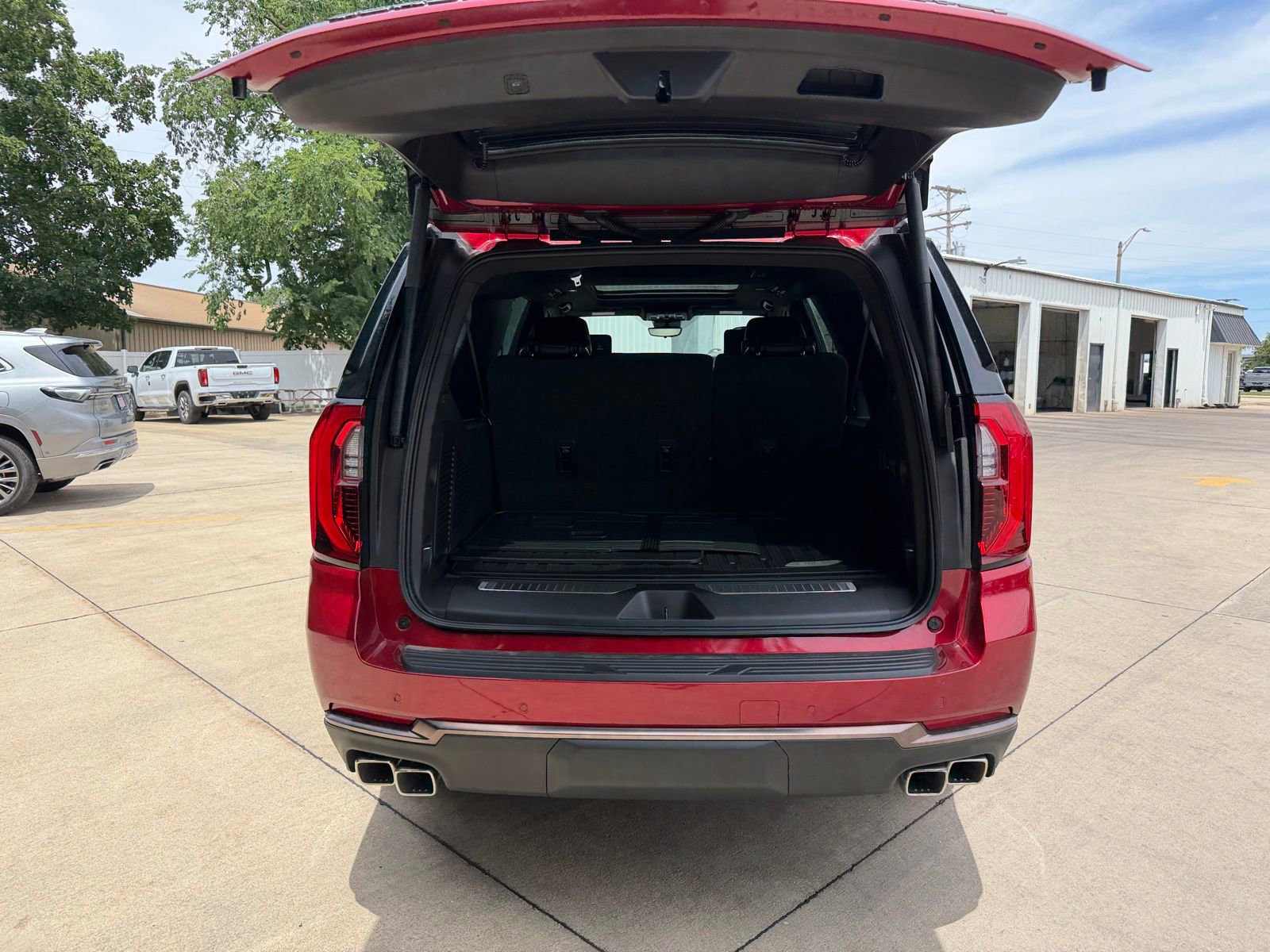 New 2026 GMC Yukon XL AT4 Ultimate w/ LPO, Floor Liner Package AWD/4WD image 39