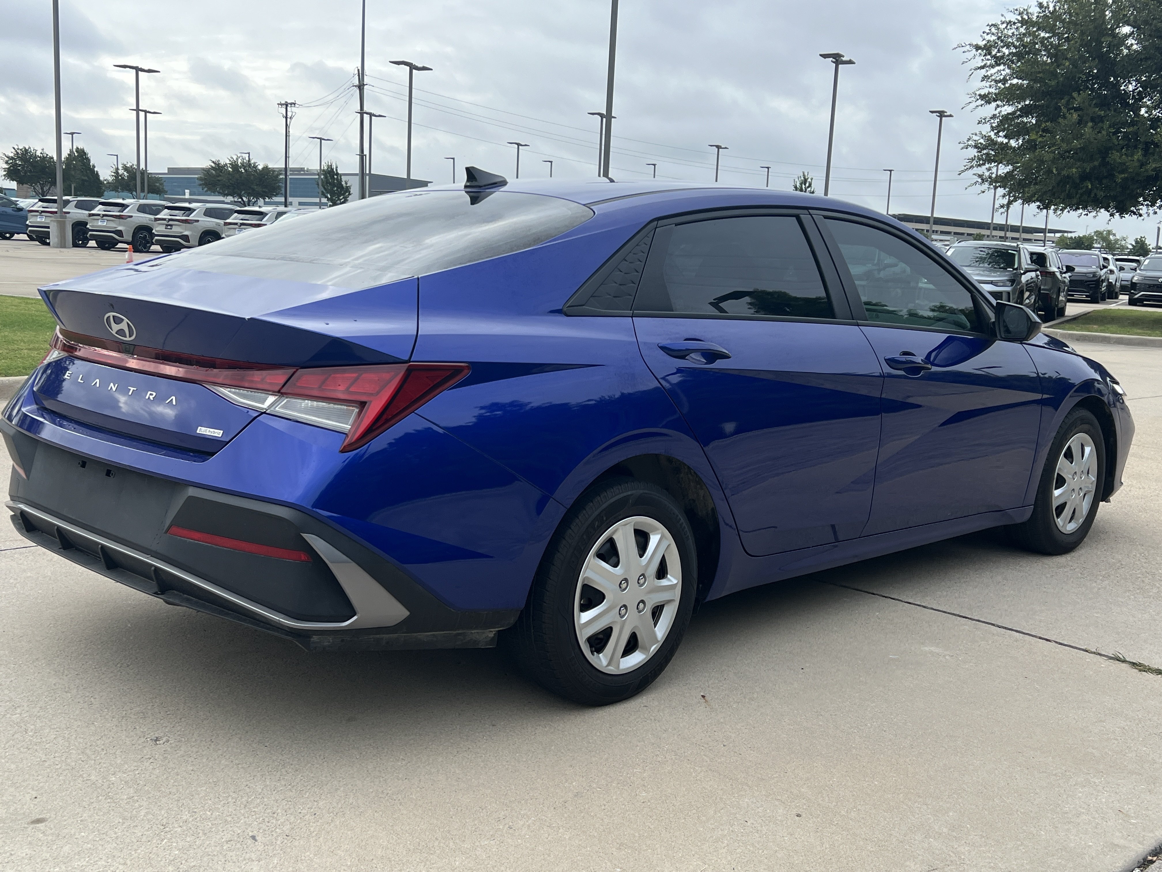 Used 2024 Hyundai Elantra Blue FWD image 10