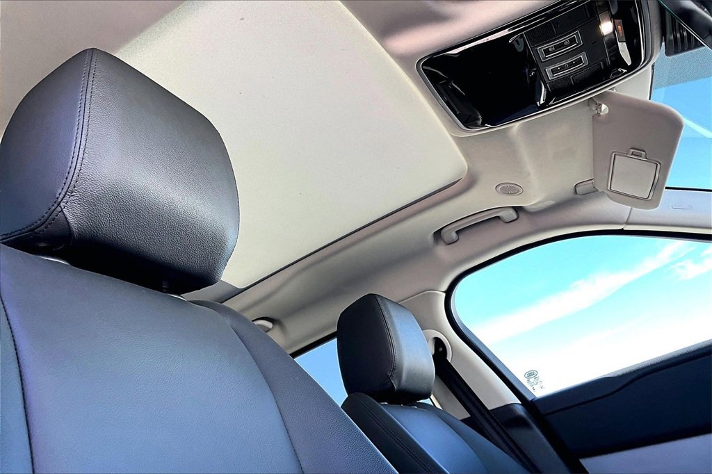 Used 2024 Land Rover Range Rover Velar S image 23