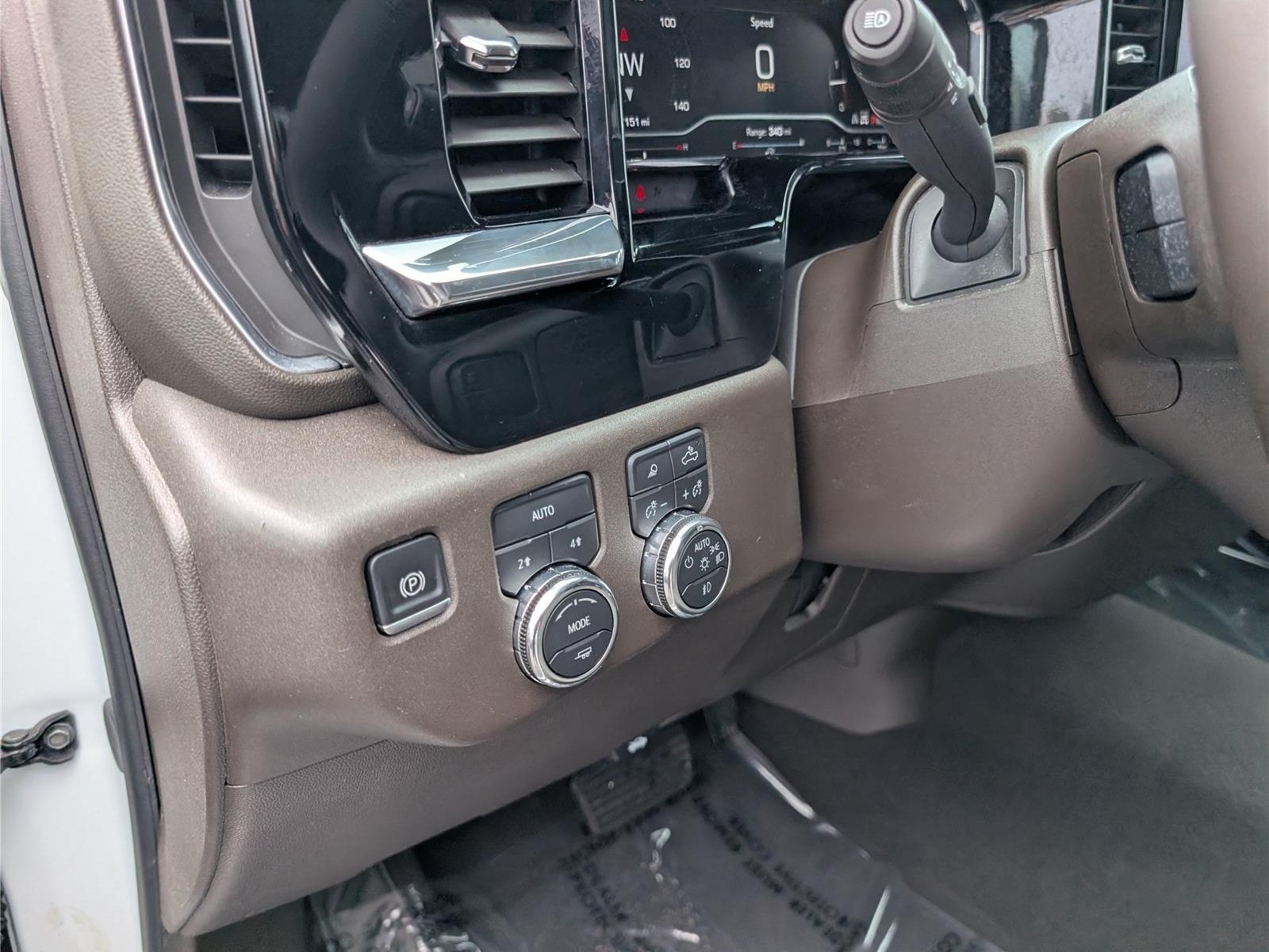 Used 2025 GMC Sierra 1500 SLT AWD/4WD image 22