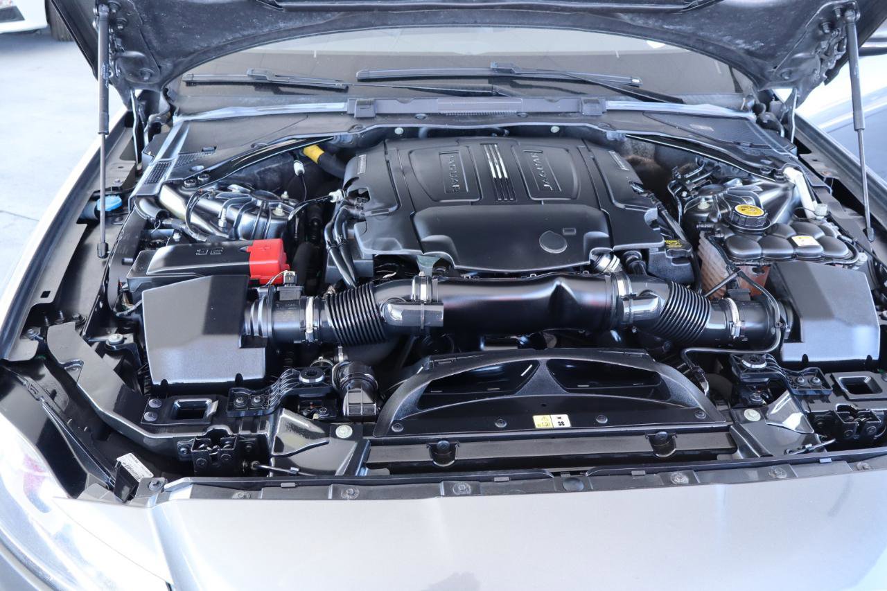 Used 2017 Jaguar XF Premium image 47