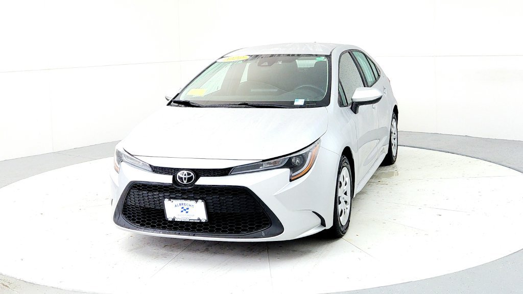 Used 2022 Toyota Corolla LE FWD image 2