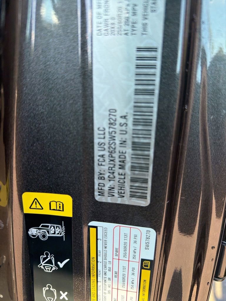 Certified 2025 Jeep Wrangler Unlimited Sahara AWD/4WD image 19