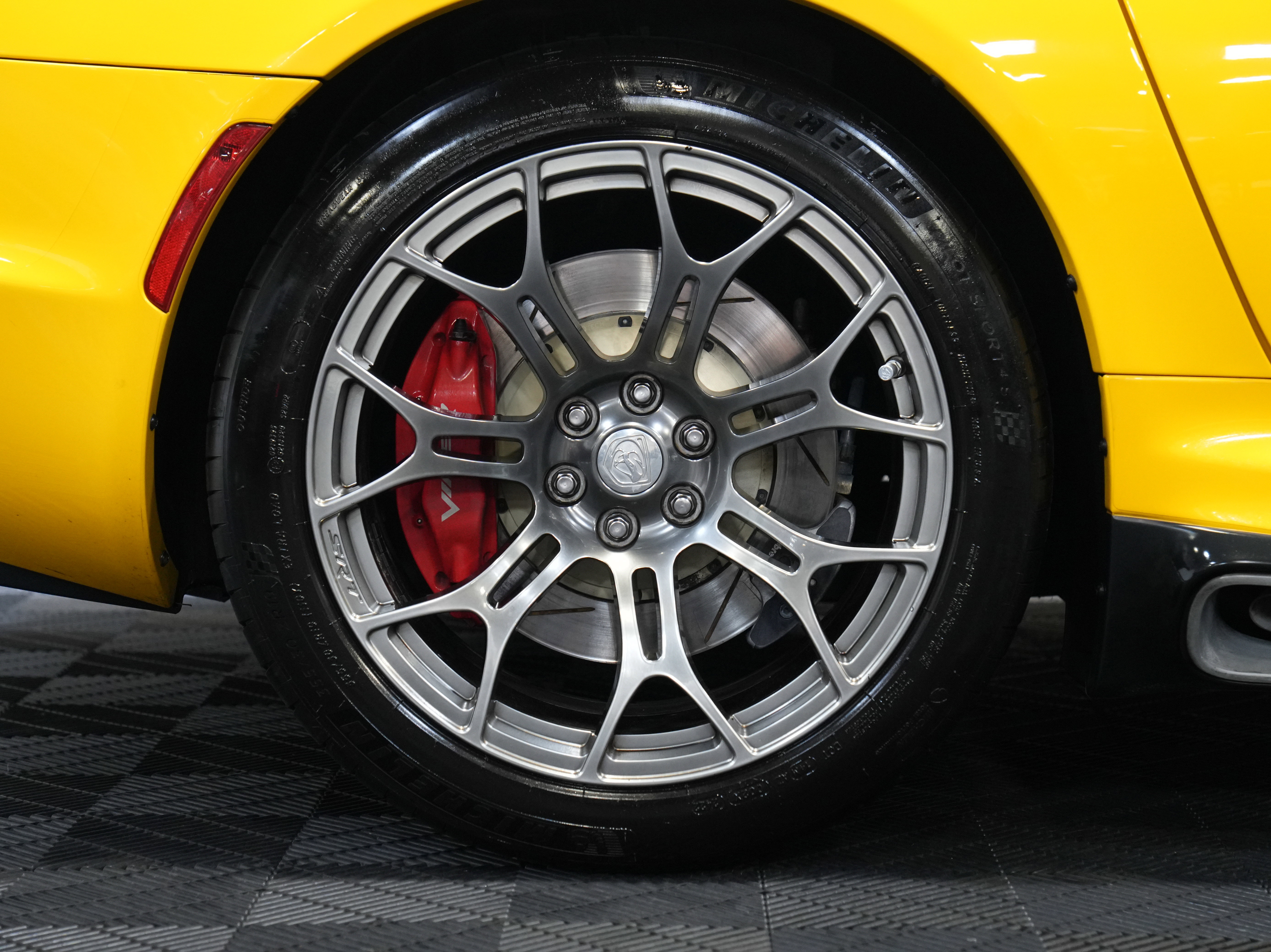 Used 2013 SRT Viper GTS w/ GTS Laguna Interior Pkg image 53