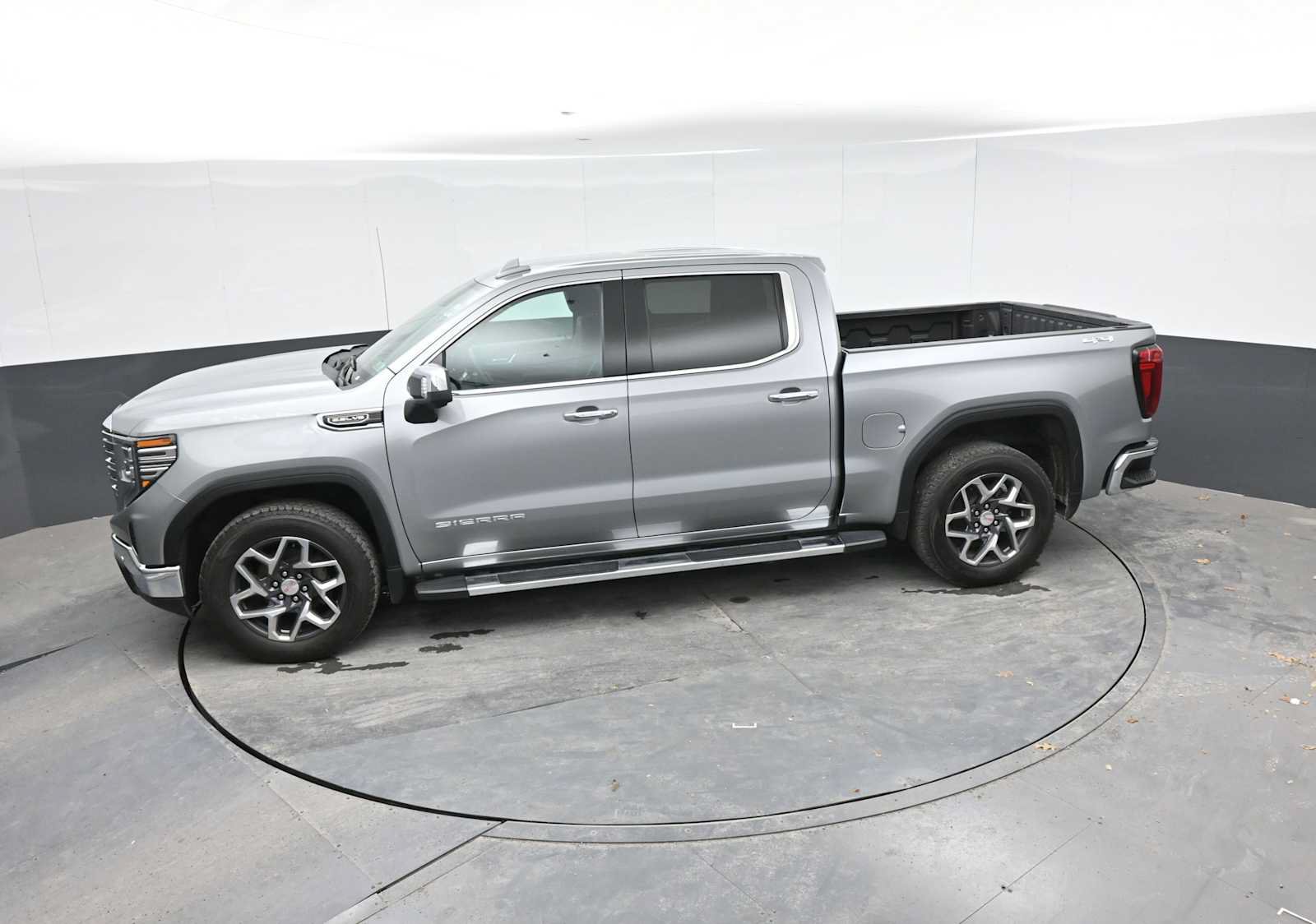 Used 2024 GMC Sierra 1500 SLT w/ SLT Premium Plus Package AWD/4WD image 14