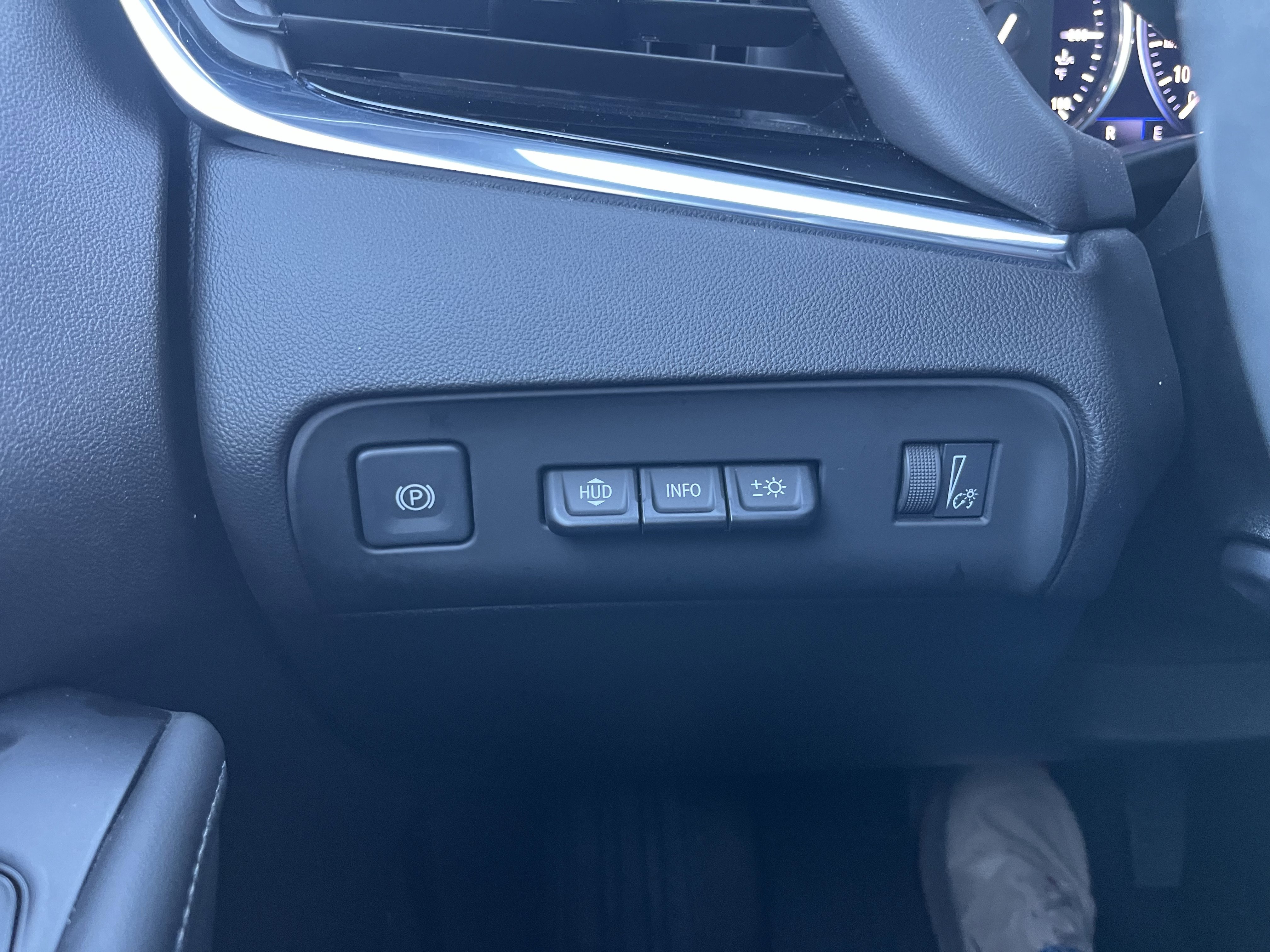 Used 2023 Buick Enclave Avenir w/ Avenir Technology Package image 15