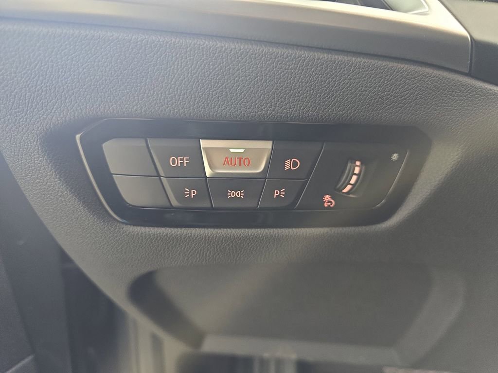 Used 2025 BMW 330i xDrive Sedan w/ Convenience Package image 28