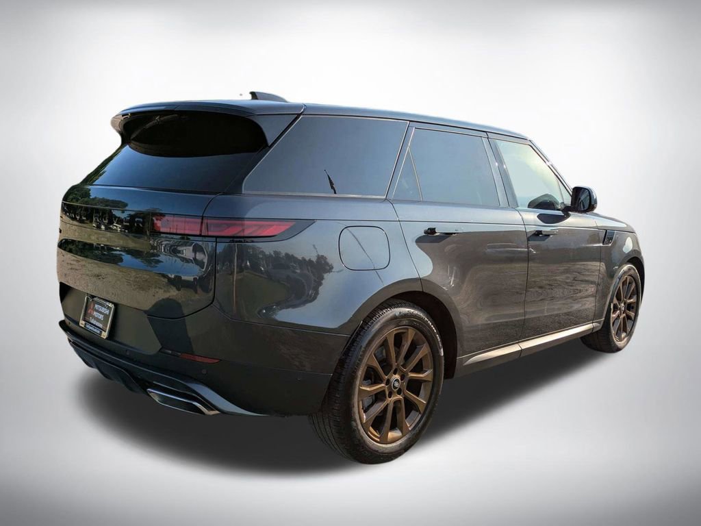 Used 2024 Land Rover Range Rover Sport SE AWD/4WD image 4
