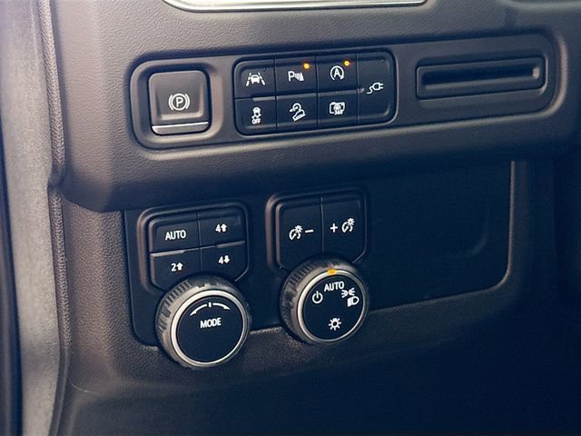 Used 2022 Chevrolet Tahoe Z71 w/ Luxury Package AWD/4WD image 11