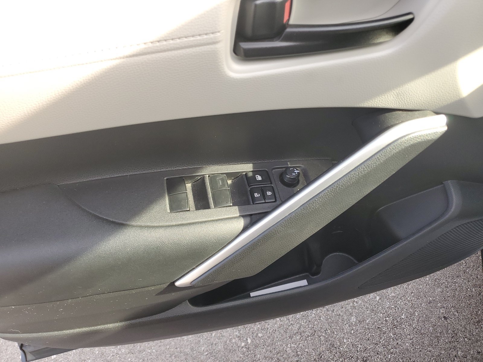 Certified 2024 Toyota Corolla Cross LE w/ Moonroof Package FWD image 21