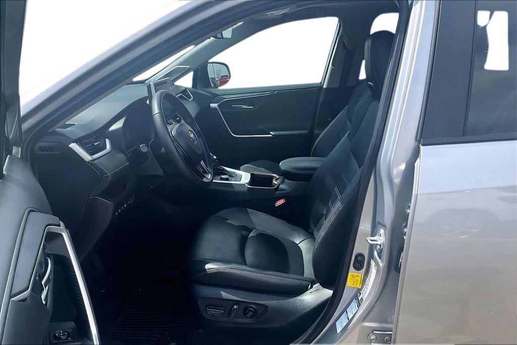 Used 2022 Toyota RAV4 Limited AWD/4WD image 23