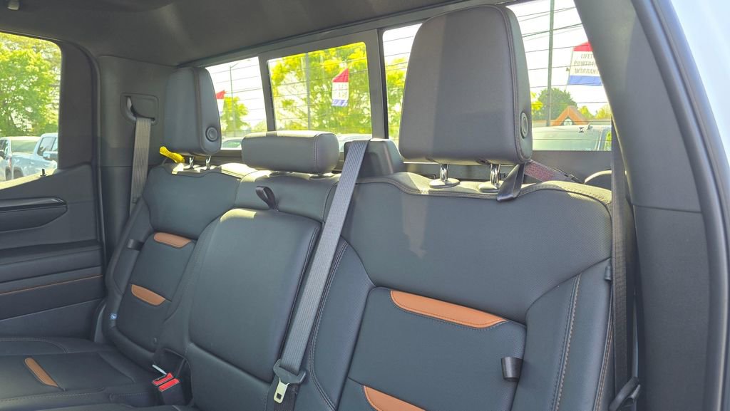 Used 2024 GMC Sierra 1500 AT4 w/ Technology Package AWD/4WD image 18