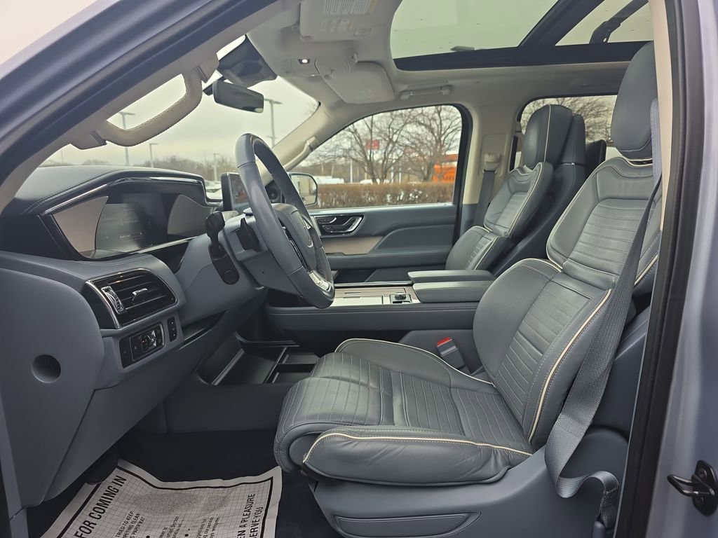Used 2022 Lincoln Navigator Black Label image 16