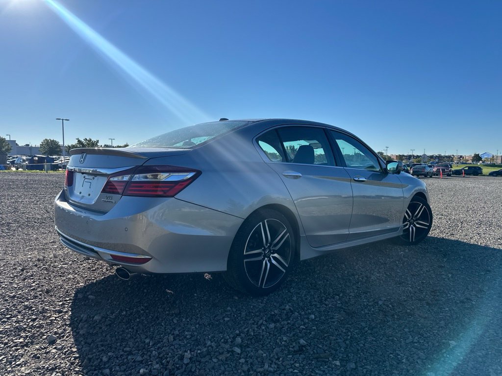 Used 2016 Honda Accord Touring image 11