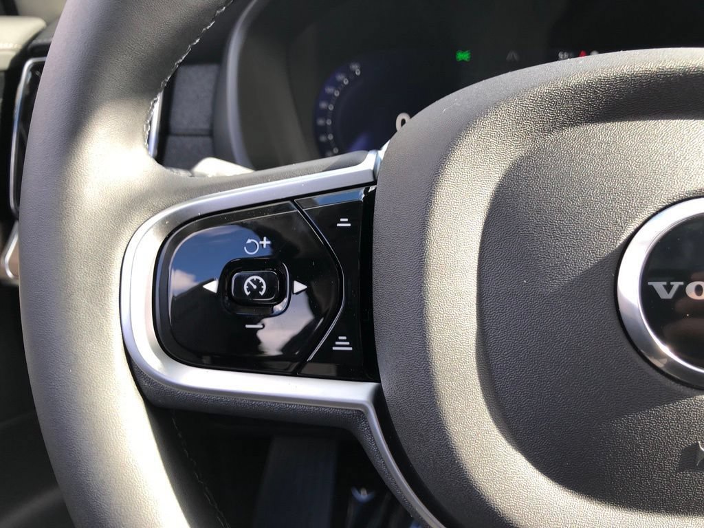 New 2026 Volvo XC90 B6 Plus w/ Protection Package Premier AWD/4WD image 15