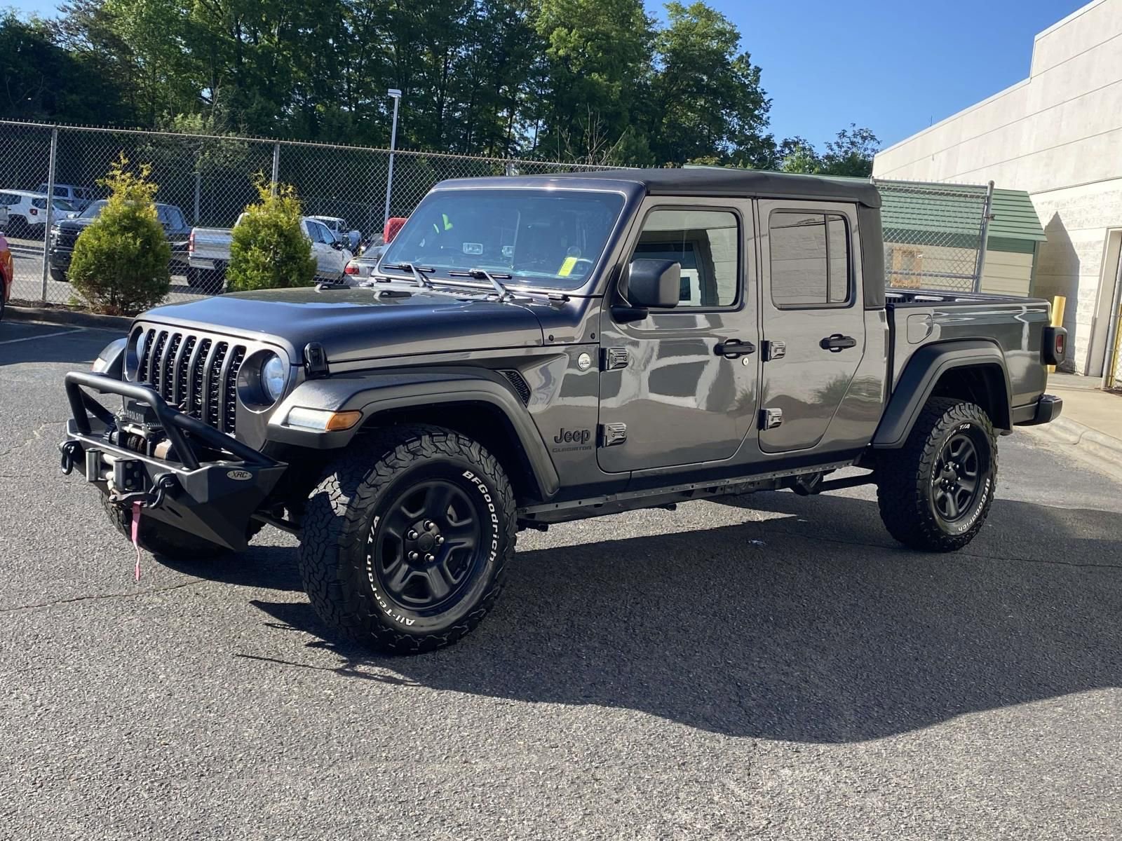 Used 2021 Jeep Gladiator Sport image 3