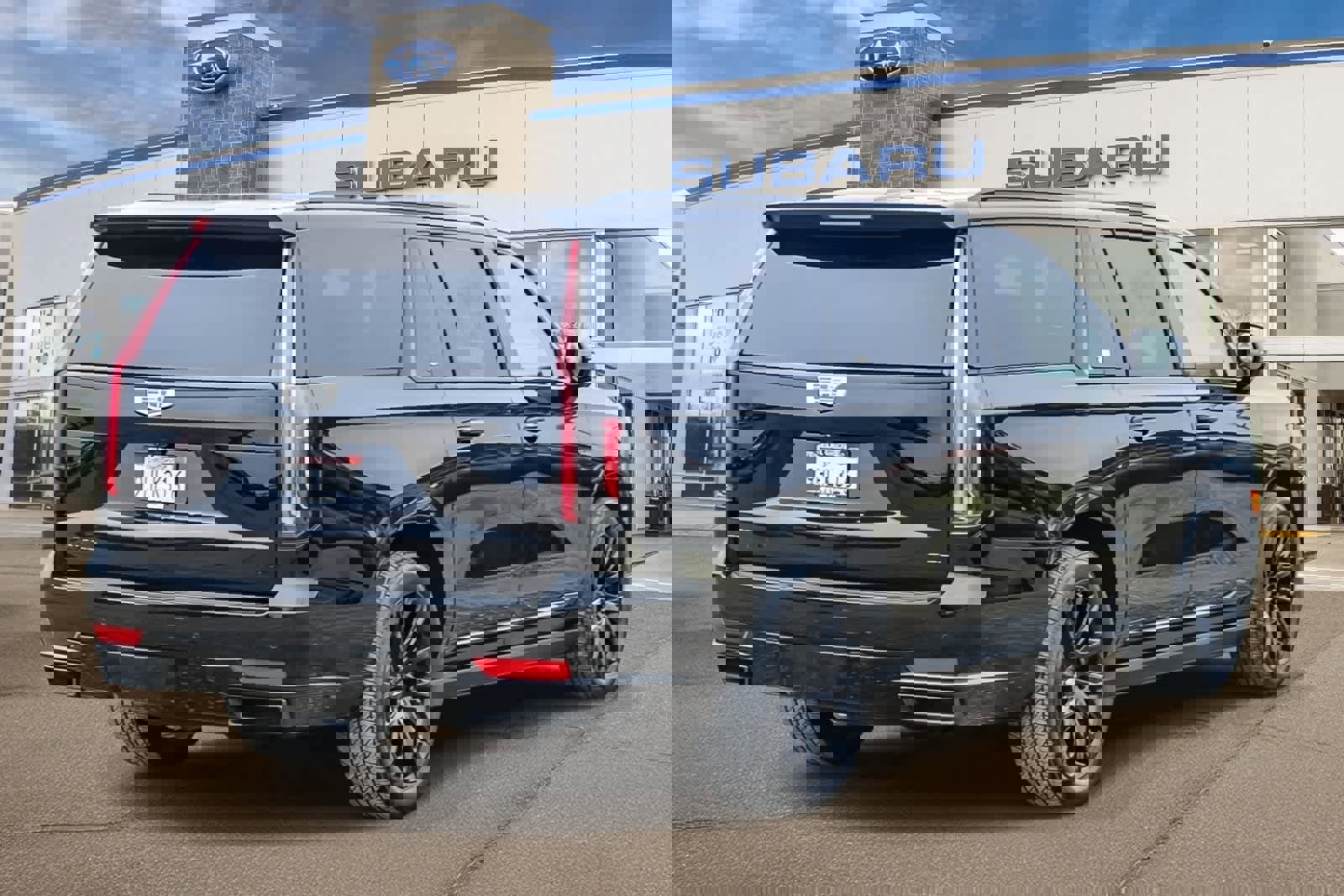 Used 2023 Cadillac Escalade ESV Sport Platinum w/ LPO, ONYX Package image 4