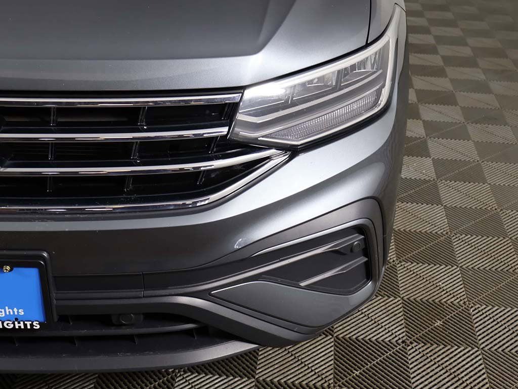 Used 2023 Volkswagen Tiguan SE w/ Panoramic Sunroof Package image 15