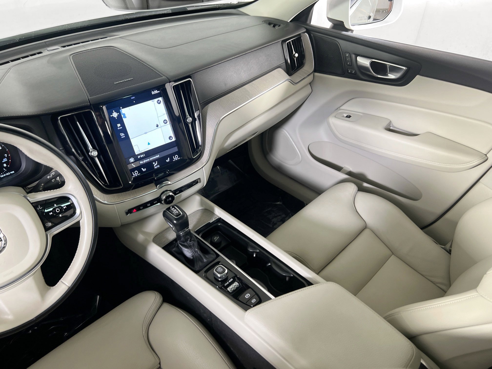 Used 2020 Volvo XC60 T5 Inscription image 24