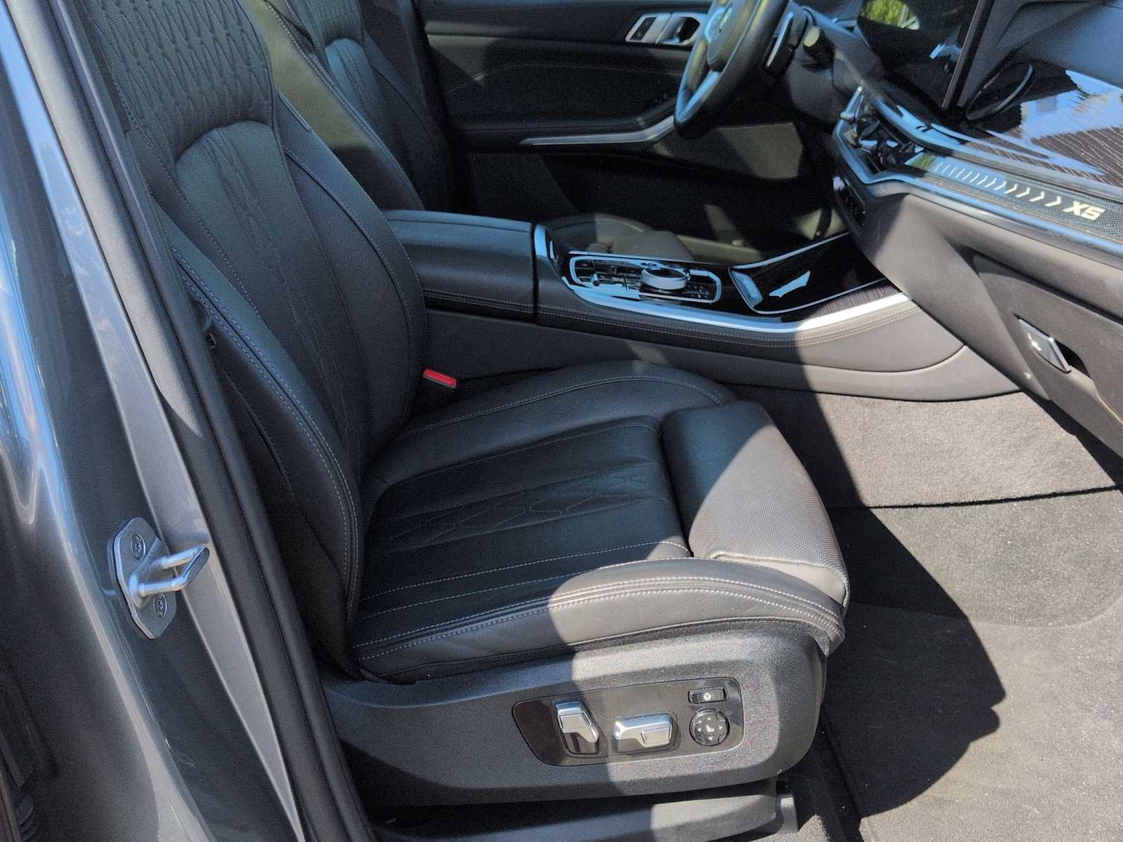 Certified 2024 BMW X5 xDrive50e w/ Executive Package AWD/4WD image 23